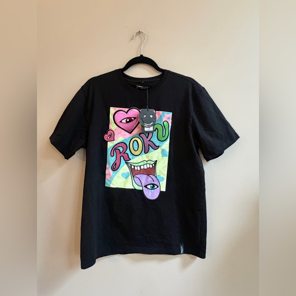 NWT Roku Studio Pop Art Eyes Hearts Tongues Graphic Short Sleeve Black T-Shirt